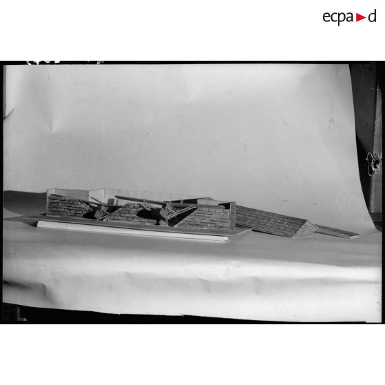 Maquette de hangar sans porte pour planeur.