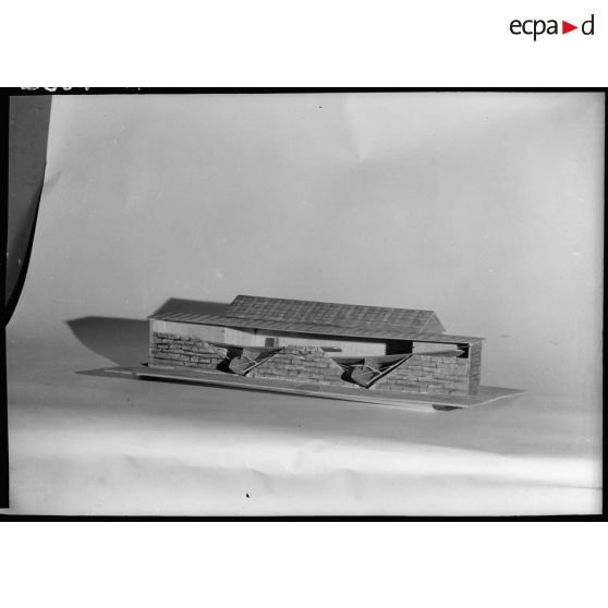 Maquette de hangar sans porte pour planeur.