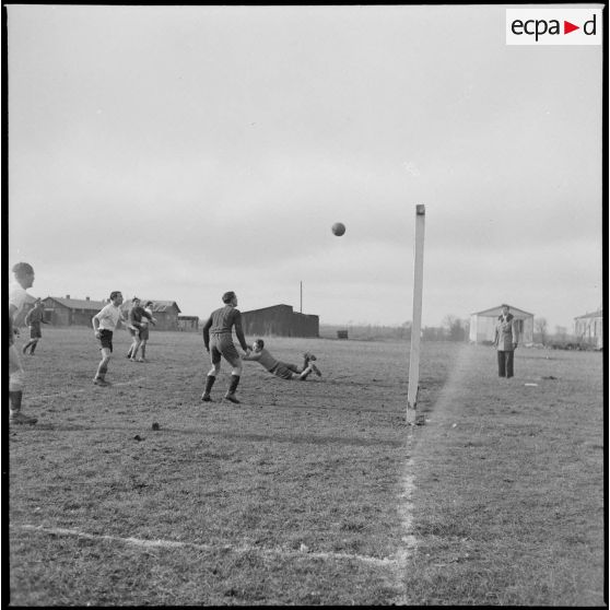 Match de football à la base de La Martine à Châteauroux.