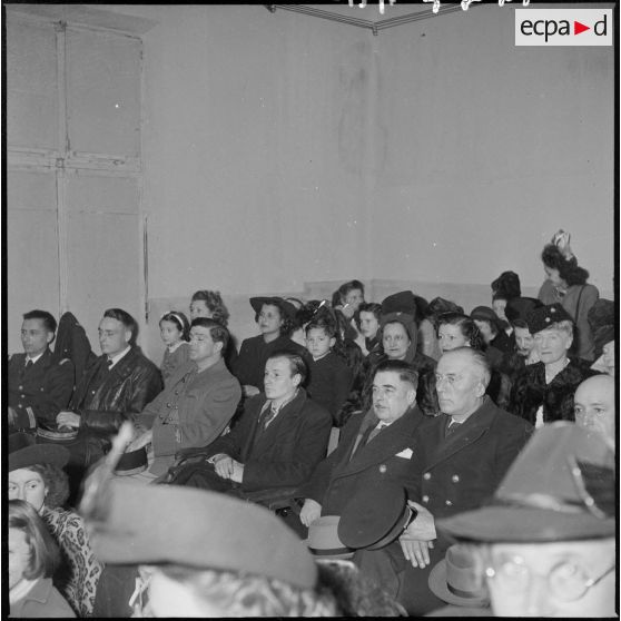 Arbre de Noël à la base de La Martine à Châteauroux.