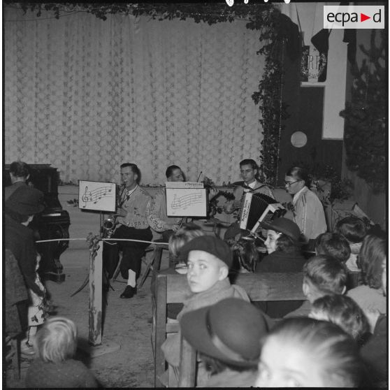 Arbre de Noël à la base de La Martine à Châteauroux.