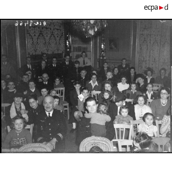 Arbre de Noël à la sécurité militaire de l'air.