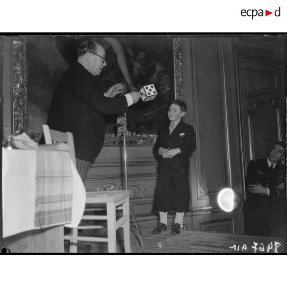 Arbre de Noël à la Sécurité Militaire de l'Air.