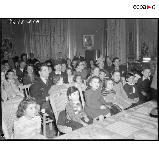 Arbre de Noël à la sécurité militaire de l'air.