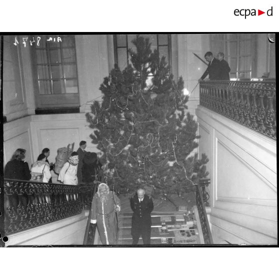 Arbre de Noël à la sécurité militaire de l'air.