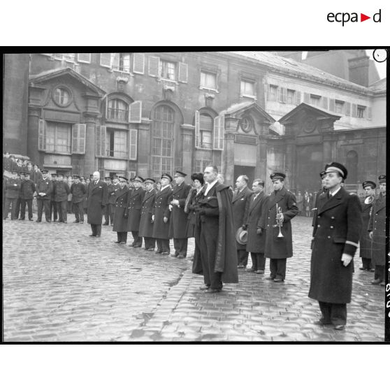 Vue générale sur les obsèques du général Morlaix (Jean Demozay), du capitaine Nave et de leurs hommes.