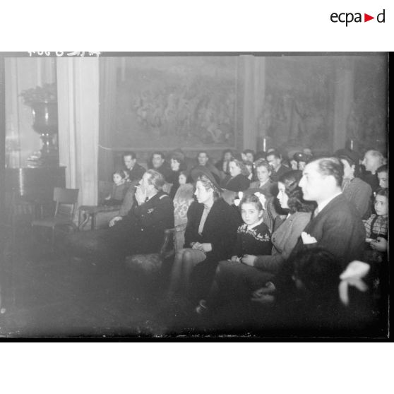 Arbre de Noël au cercle Jean Maridor à Paris.