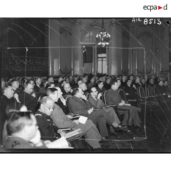 Réunion des directeurs des services des établissements sous la présidence de M. Tillon au cercle interallié.