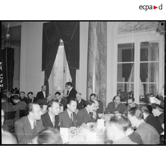 Diner au cercle interallié.