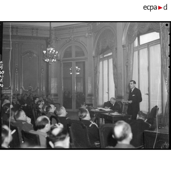 Discours de "Le Quenec" à la réunion des directeurs des services des établissements sous la présidence de M. Tillon au cercle interallié.