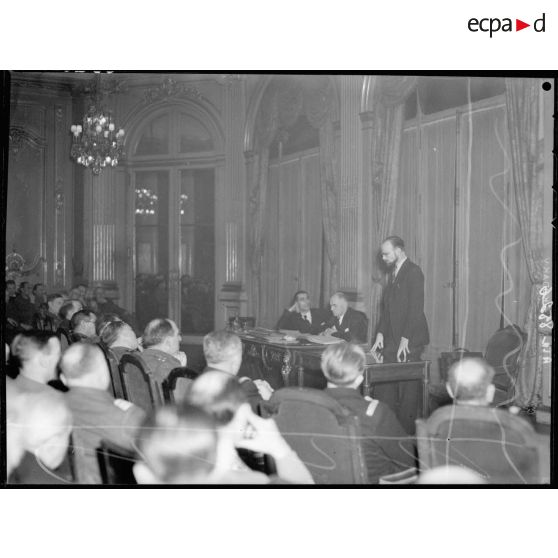 Discours de Auger à la réunion des directeurs des services des établissements sous la présidence de M. Tillon au cercle interallié.