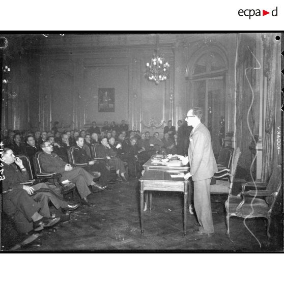 Discours de Villon Ginsburger à la réunion des directeurs des services des établissements sous la présidence de M. Tillon au cercle interallié.