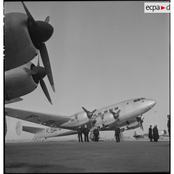 Languedoc 161 stationné sur le terrain d'aviation de Blagnac à Toulouse.
