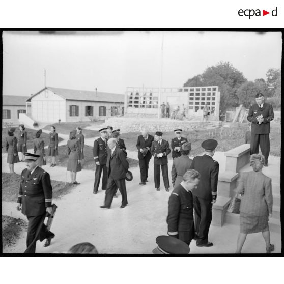 Entrée des autorités officielles dans le congrès. Le général Bouscat, à droite, attend les autorités.