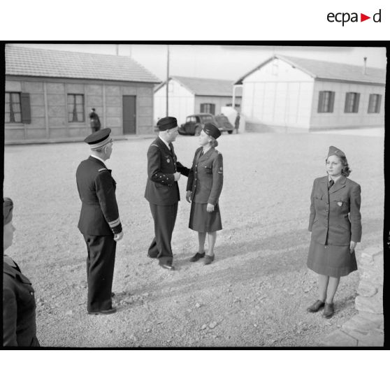 Entretien du général Bouscat avec le personnel féminin.