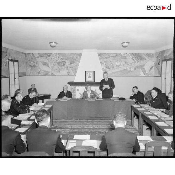 Le général Bouscat ouvre la séance du congrès.