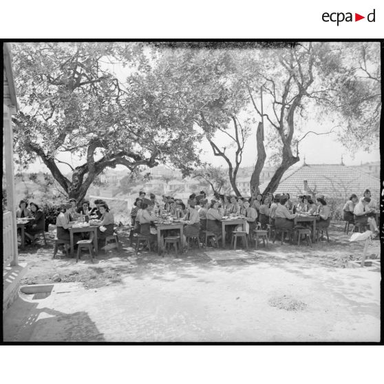 Déjeuner du personnel féminin de l'armée de l'air.