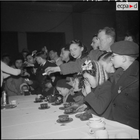 Arbre de Noël à la SNCASO à Suresnes.