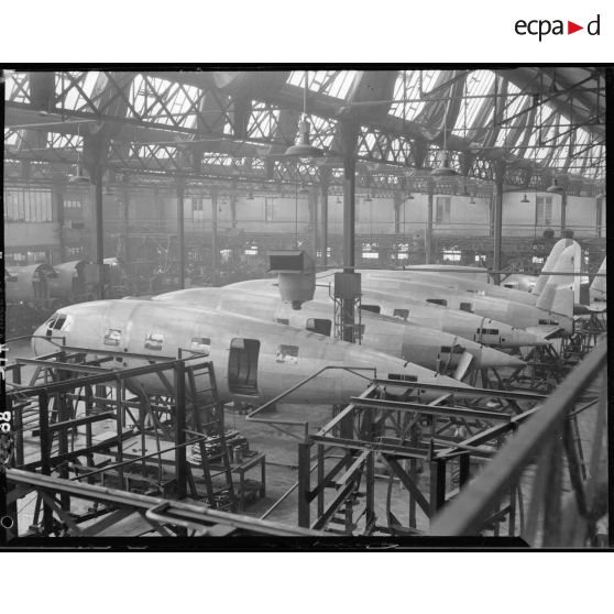 Fuselages terminés du SO 90 à l'usine Blériot de la SNCASO à Suresnes.