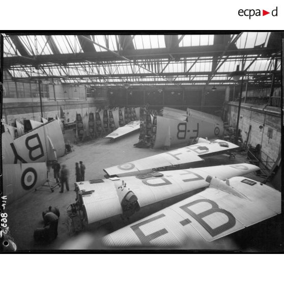 Voilures du JU 52 terminées en attente d'équipement à l'usine Blériot de la SNCASO à Suresnes.