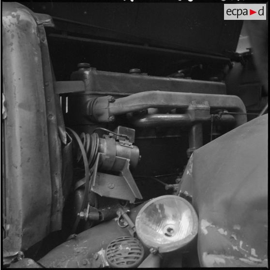 Détail du moteur du camion accidenté à la compagnie de transport de l'air (CTA).