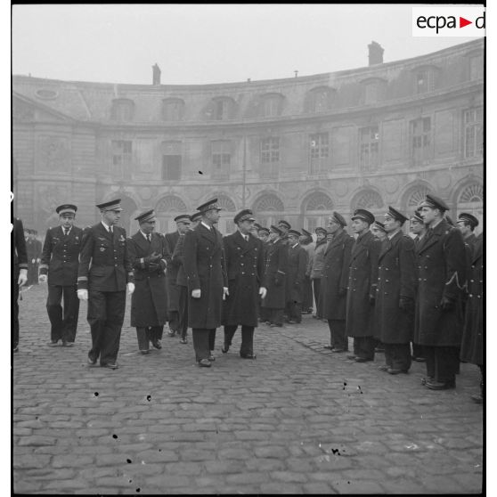 Revue des officiers et sous-officiers du régiment Normandie-Niemen, unité parrain de la promotion.