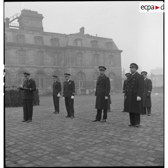 Lecture des états de service du capitaine Préziosi, nom donné à la promotion baptisée.