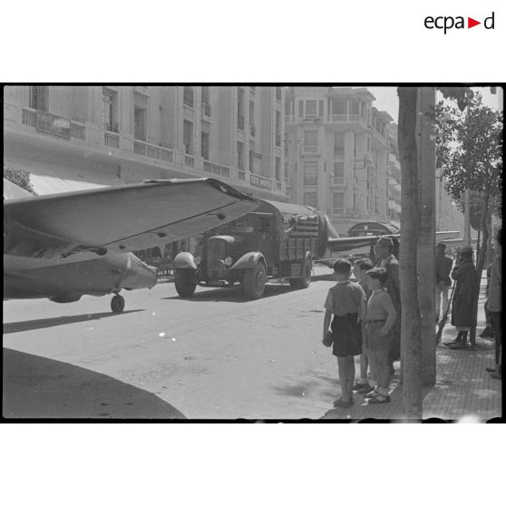 Acheminement des avions du port vers la chaîne de montage au Maroc, à Casablanca.