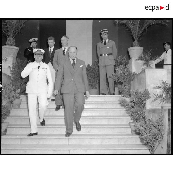 Départ de Fernand Grenier, commissaire à l'Air du Comité français de la libération nationale (CFLN), à l'issue de la cérémonie à Blida.