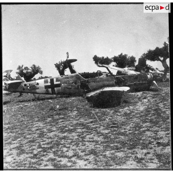 Cimetière d'avions allemands Messerschmitt Bf 109 sur le terrain de la Marsa (Tunisie).