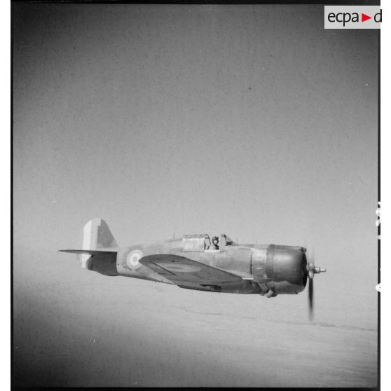 Appareils Curtiss en vol effectuant une patrouille à  Marrakech.