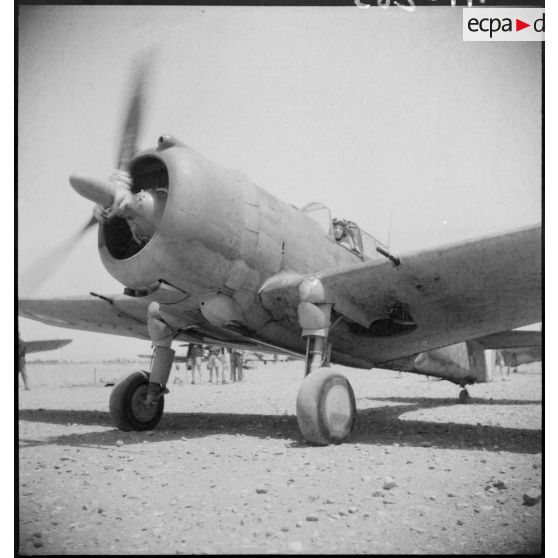 Appareil Curtiss avant son envol.