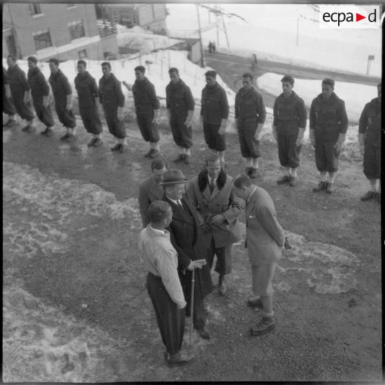 Alignement de bombardiers à la base de Marrakech.