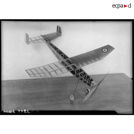 Modèle réduit d'avion. (Direction des Sports Aériens).