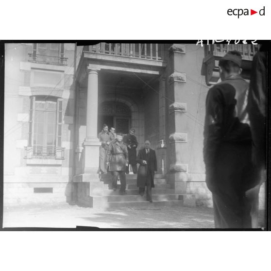 Charles Tillon au P.C. de l'escadre sur le front des Vosges.