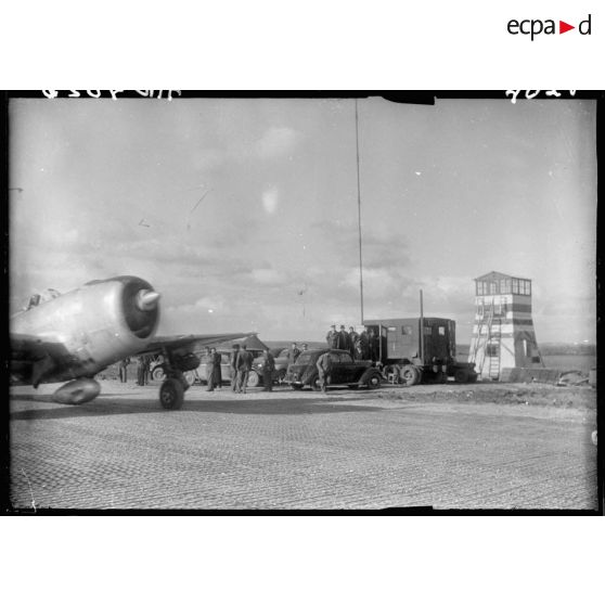 Charles TIllon, le général Bouscat et le commandant Moral à la voiture-radio.