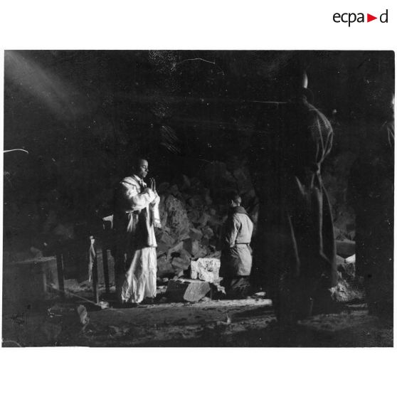 Messe de minuit célébrée sur front des Vosges. [description provisoire]