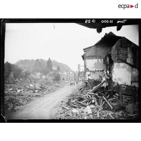 Saint-Dié en ruine. [description provisoire]