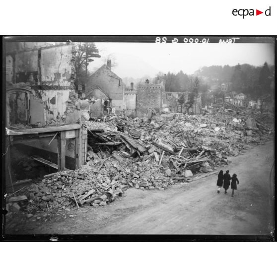 Saint-Dié en ruine. [description provisoire]