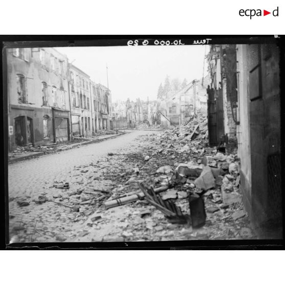 Saint-Dié en ruine. [description provisoire]