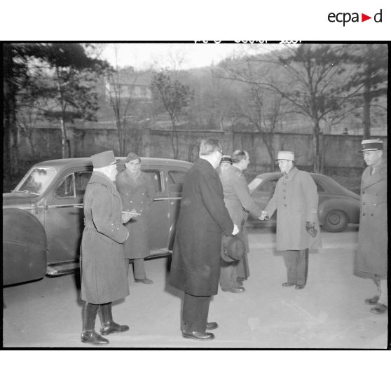 Visite du général de Gaulle au 2e corps d'armée (2e CA) sur le front des Vosges. [description provisoire]