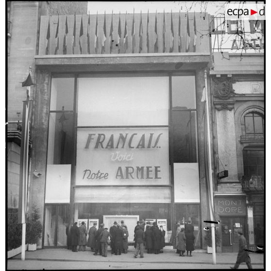 Exposition "Français, voici notre Armée" à Paris. [description provisoire]