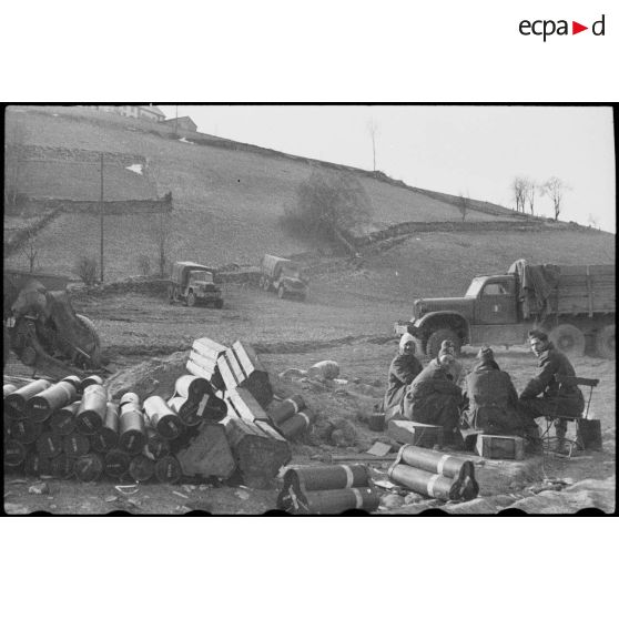 Soldats du 67e RAA (Régiment d'artillerie d'Afrique) en cantonnement à Anould (Vosges). [description provisoire]