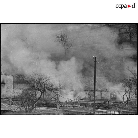 Village touché par les combats, sur la route du col du Bonhomme (Haut-Rhin), objectif des éléments de la 3e DIA (Divisions d'infanterie algérienne). [description provisoire]