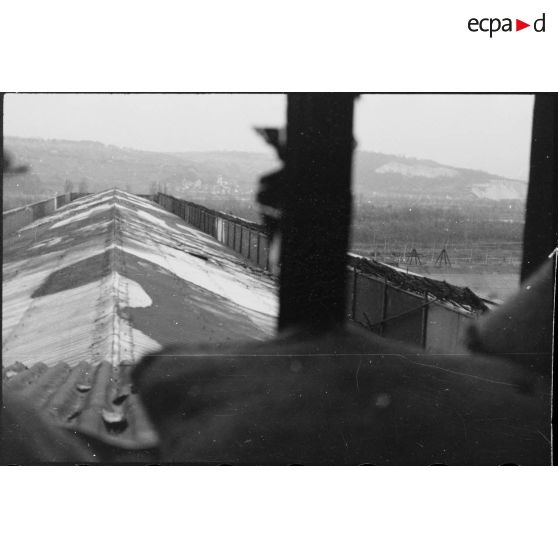 Poste de surveillance de l'usine hydroélectrique de Kembs (Haut-Rhin). [description provisoire]