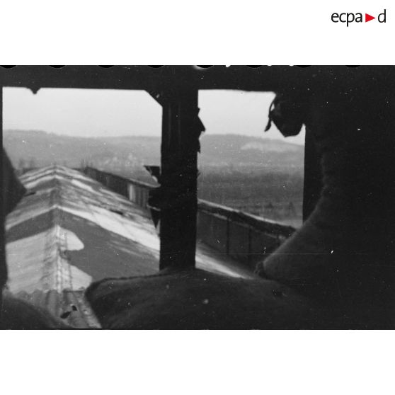 Poste de surveillance de l'usine hydroélectrique de Kembs (Haut-Rhin). [description provisoire]