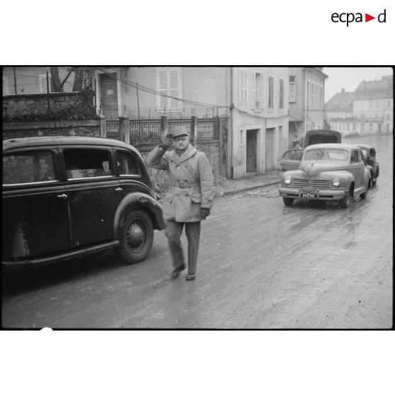 Le général Sevez, commandant la 4e DMM (Division marocaine de montagne) jusqu'au 15 décembre 1944 en Alsace. [description provisoire]