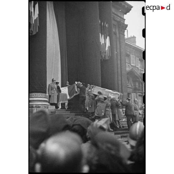 Obsèques du colonel Fabien au Val-de-Grâce à Paris. [description provisoire]