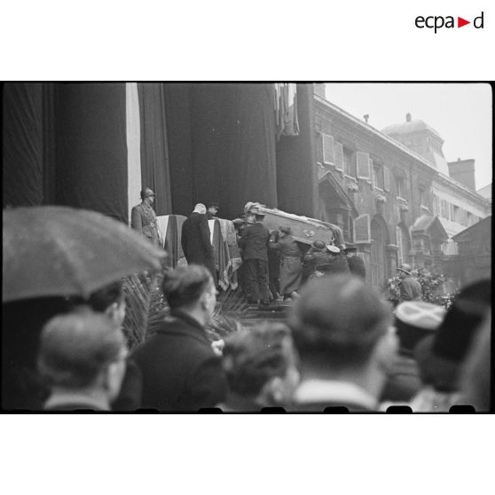 Obsèques du colonel Fabien au Val-de-Grâce à Paris. [description provisoire]