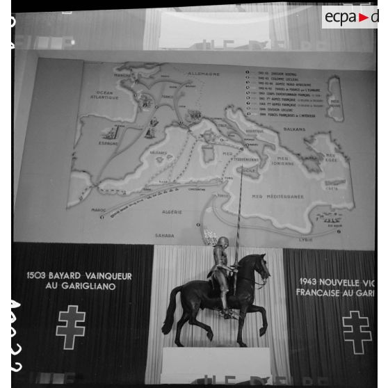 Exposition "Français, voici notre Armée" à Paris. [description provisoire]